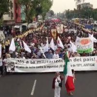 Sin desmanes concluye marcha conmemorativa del "halconazo"
