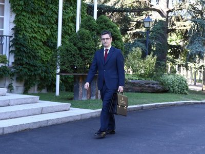 El juez que investiga espionaje de Pegasus en España llama a declarar al ministro de la presidencia