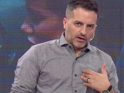 "¡Le chupa un hue...!" Ángel de Brito furioso atacó a dos famosos ¡en medio de un escrache!