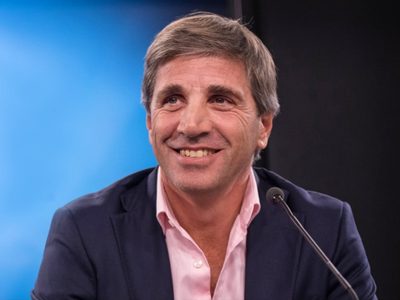 Caputo presionará a los empresarios para que aceleren las inversiones