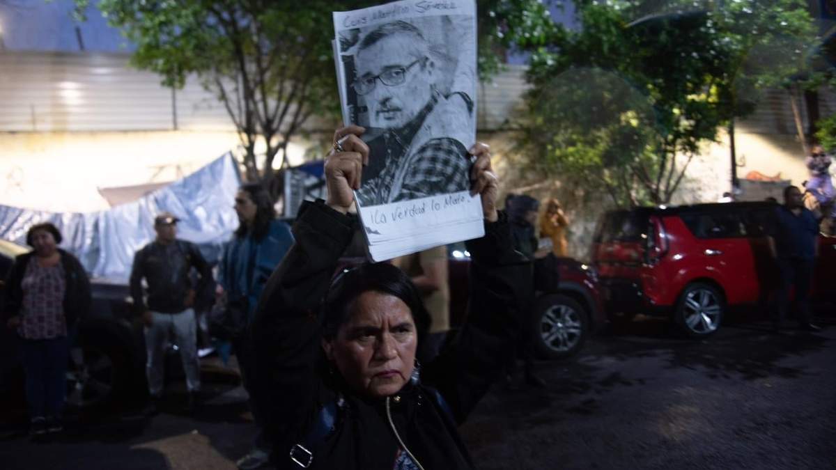 Protesta de periodistas en Gobernación este lunes para exigir que se esclarezca el caso del corresponsal de La Jornada