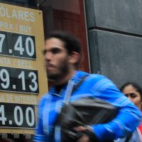 El dólar frena avance por datos de empleo en EU y cierra en 18.90
