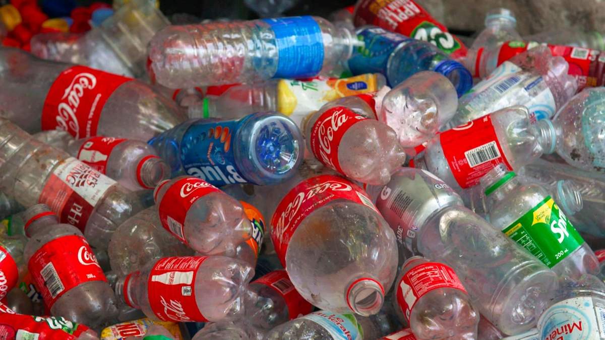 Botellas de plástico. Fuente: (Instagram)