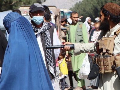 Los talibanes no volvieron distintos: todas las mujeres deberán taparse completamente sin excepción