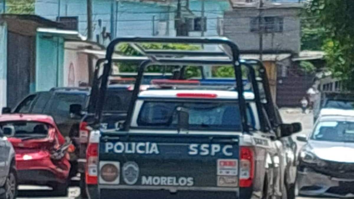 Elementos de la SSPC llegan al domicilio donde realizaron un cateo y el arresto de un expolicía en.la colonia Lienzo Charro en Cuernavaca Morelos, este jueves 3 de junio de 2025