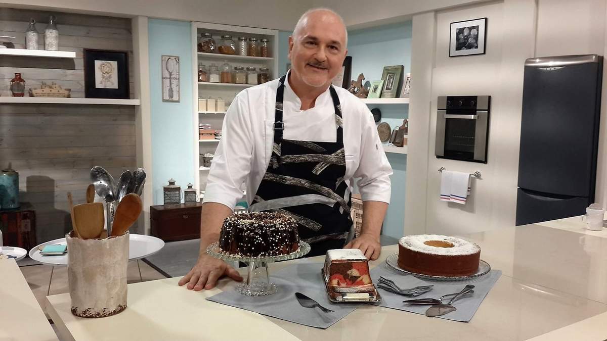 Osvaldo Gross da clases de cocina por redes sociales. Fuente: (Twitter)