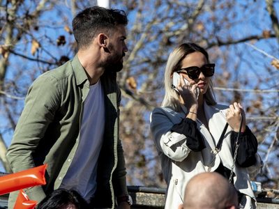 No hay vergüenza: Gloria Camila y su novio David le suben 50º al verano en una solo foto