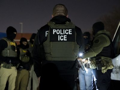 Cómo el cambio en la opinión pública sobre la inmigración allanó el camino para medidas de Trump