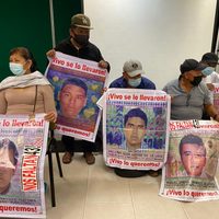 Colectivos de los 43 normalistas de Ayotzinapa exigen investigar la muerte de "Don Cheque"