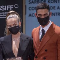 "Segura e imprescindible": Ester Expósito y Alejandro Speitzer cierran con estilo San Sebastián