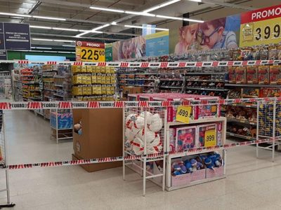Municipios bonaerenses restringen la venta de productos no esenciales en los supermercados