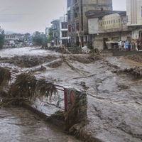 Número de muertos por inundaciones en el noroeste de Pakistán aumentó a 157