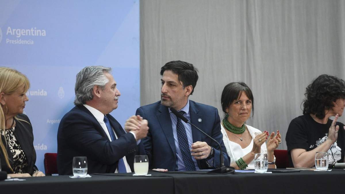 El presidente, Alberto Fernández, y el ministro de Educación de la Nación, Nicolás Trotta. Fuente: (Twitter)