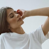 Con 3 ingredientes, la mezcla infalible que sirve para eliminar las desagradables manchas en las axilas