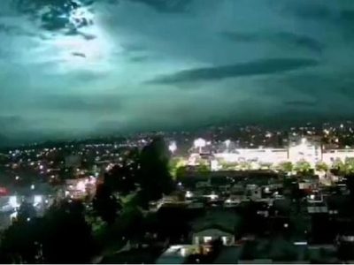 La caída de un meteoro iluminó el cielo en Colima, Michoacán y Jalisco (video)