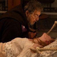 Al Pacino, como el padre Riesinger, en “Exorcismo. El ritual”