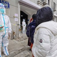 China critica a la OMS por no descartar teoría de que el coronavirus fuera creado en un laboratorio