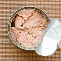 Juntá todas esas latas de atún vacías y hacé un especiero más bonito que el de cualquier bazar