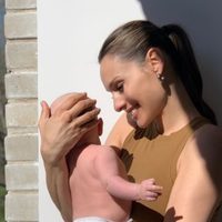 Pura dulzura: Pampita y Ana, su hija, disfrutaron al máximo de una placentera actividad recreativa