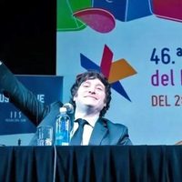 El secretario de Cultura defendió a Javier Milei y se cruzó con los presentes de la Feria del Libro