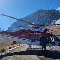 Vuelca camioneta con turistas que iban al Nevado de Toluca; hay 15 heridos