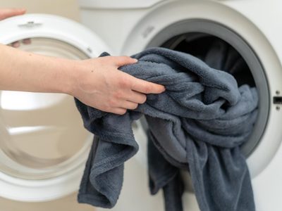 El secreto de las abuelas para dejar las colchas de casa impecables y con un exquisito aroma por más tiempo