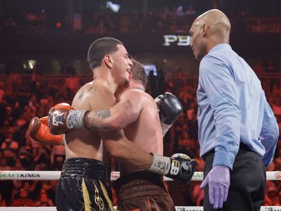 "Cambiaste mi vida": el rival de Canelo Álvarez le agradeció por el dinero que le hizo ganar