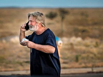El padre de la directora de fotografía de Rush culpa a Alec Baldwin de su muerte en el rodaje