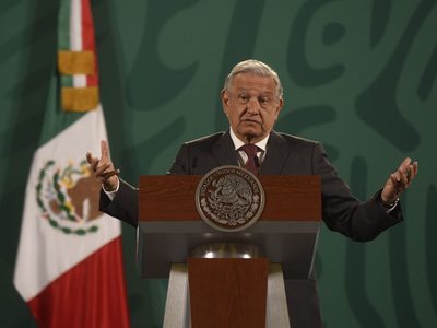AMLO solicitó a transportistas no trasladar a migrantes por el país