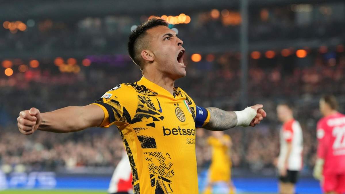 Lautaro Martínez celebra tras anotar el segundo gol del Inter de Milán en la victoria 2-0 ante Feyenoord