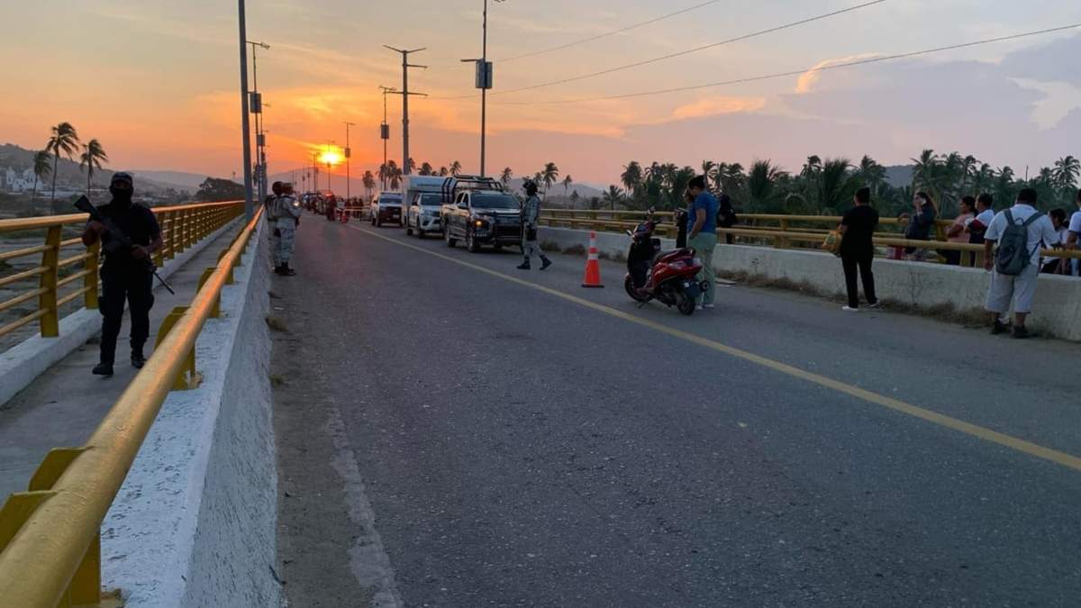 Zona donde encontraron los cuerpos en en el puente de Coyuca de Benítez, en la carretera federal Acapulco - Zihuatanejo, en la Costa Grande de Guerrero