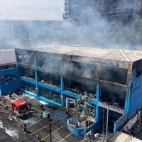 Incendio consume Galerías El Triunfo; 100 personas fueron evacuadas (Videos)