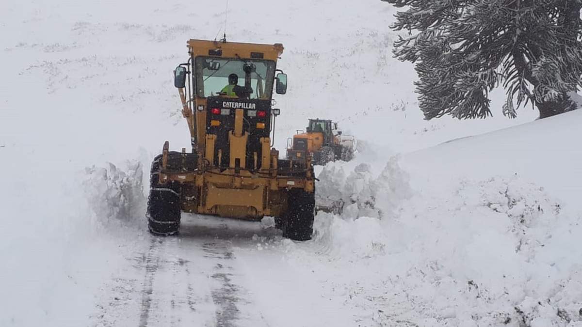 La nieve no da respiro, causando múltiples inconvenientes en rutas de la provincia de Neuquén. Fuente: (Twitter).
