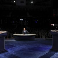 Sondeo de CNN declara a Clinton ganadora del debate; Trump desdeña resultado