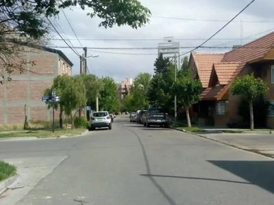 Hartos de la inseguridad, vecinos del barrio Santa Genoveva hicieron un "ruidazo"