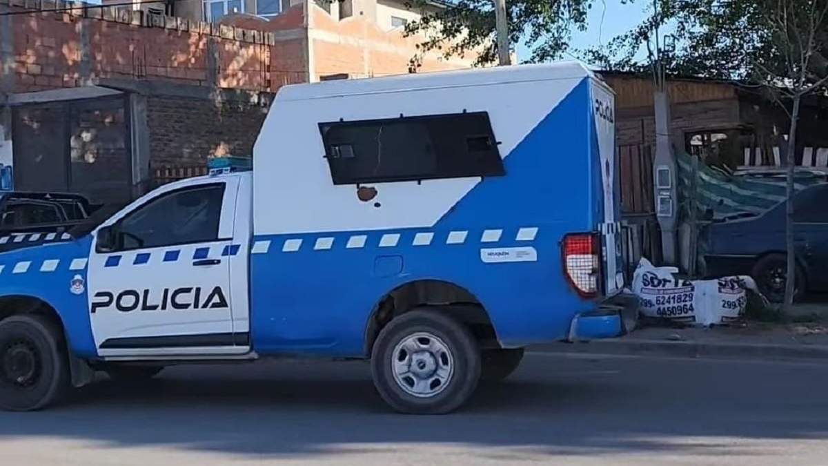 La Policía ejecutó un allanamiento en el barrio Almafuerte II. Fuente: (La Voz de Neuquén)