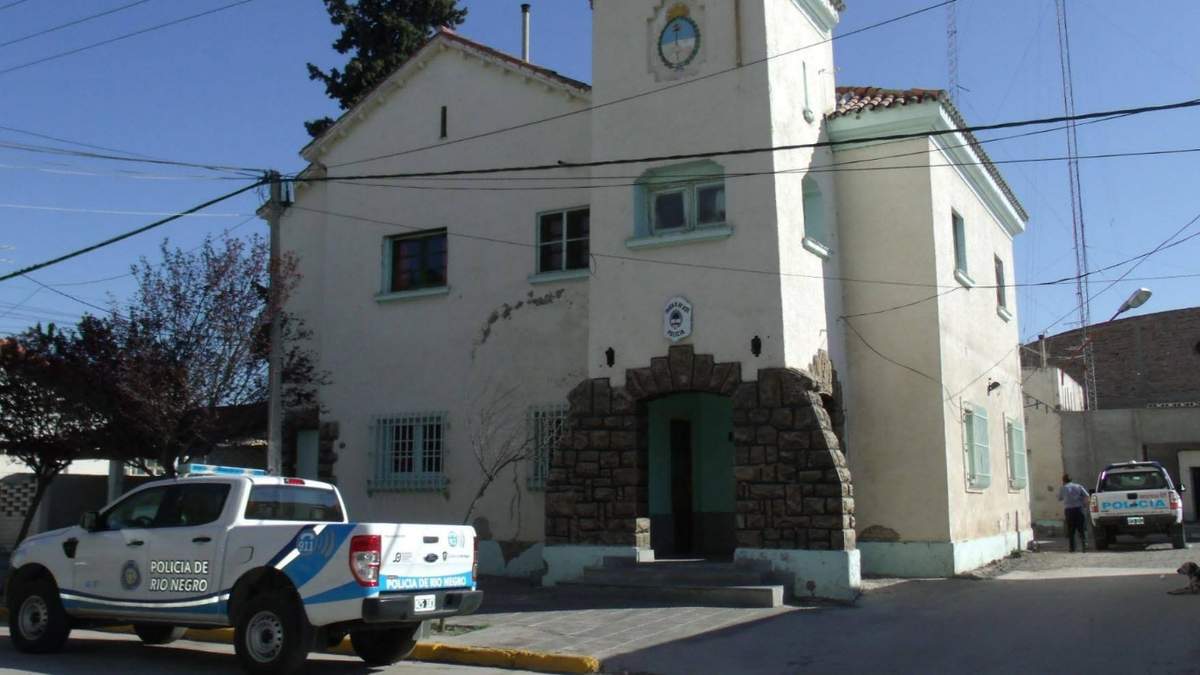 Sede de la Policía de Villa Regina. Fuente: (Twitter)