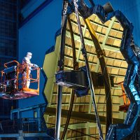 El telescopio Webb despliega con éxito su enorme espejo principal