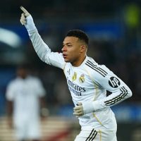 Mbappé marca en su regreso tras su lesión y el Madrid vence 2-1 al Alavés