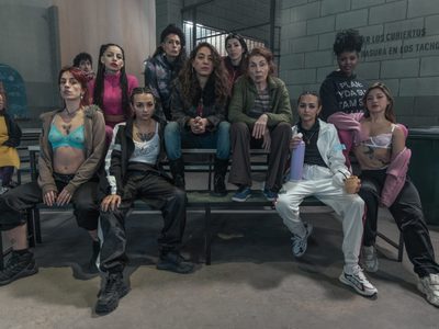 Quiénes son Carmina y Daiana, las gemelas que arrasan en la serie de Netflix "En El Barro"