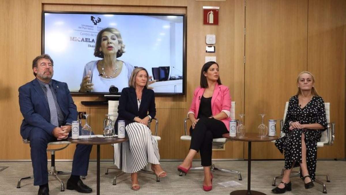 Carlos Javier Egea Santaolalla, Carmen Bellido Cambrón, Inés Moreno y Ana María González Manero en el encuentro informativo de Idorsia y Europa Press