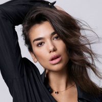 ¿Están listos? Dua Lipa y un traje de baño que te lleva directo al cardiólogo ¡Uff!