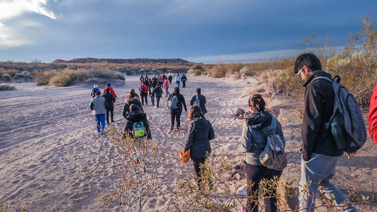 Caminata por las bardas de General Roca. Fuente: (Instagram)