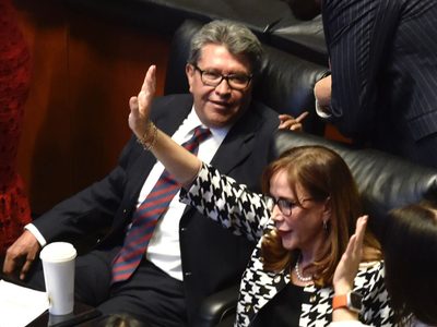 Yeidckol Polevnsky también buscará la candidatura presidencial de Morena