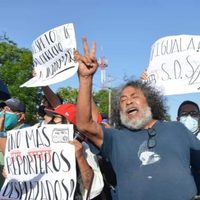 Protestan por asesinato de periodistas durante gira de AMLO por Guerrero