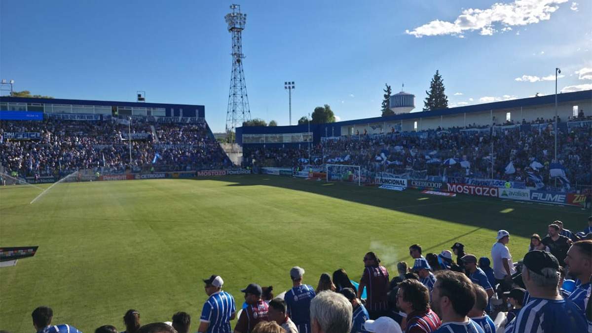 La gente acompaña a Godoy Cruz; el que no acompaña es el equipo en el campo de juego.