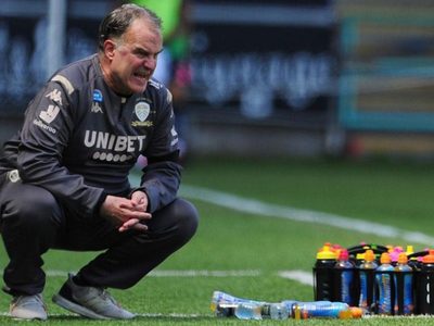 "Bielsa no lo hagas": el viral cuestionamiento y la polémica alrededor del Leeds