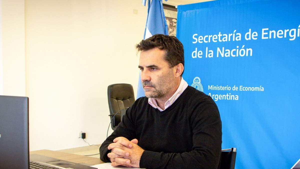 Darío Martínez continúa como secretario de Energía por lo menos hasta el martes. Fuente: (Twitter)