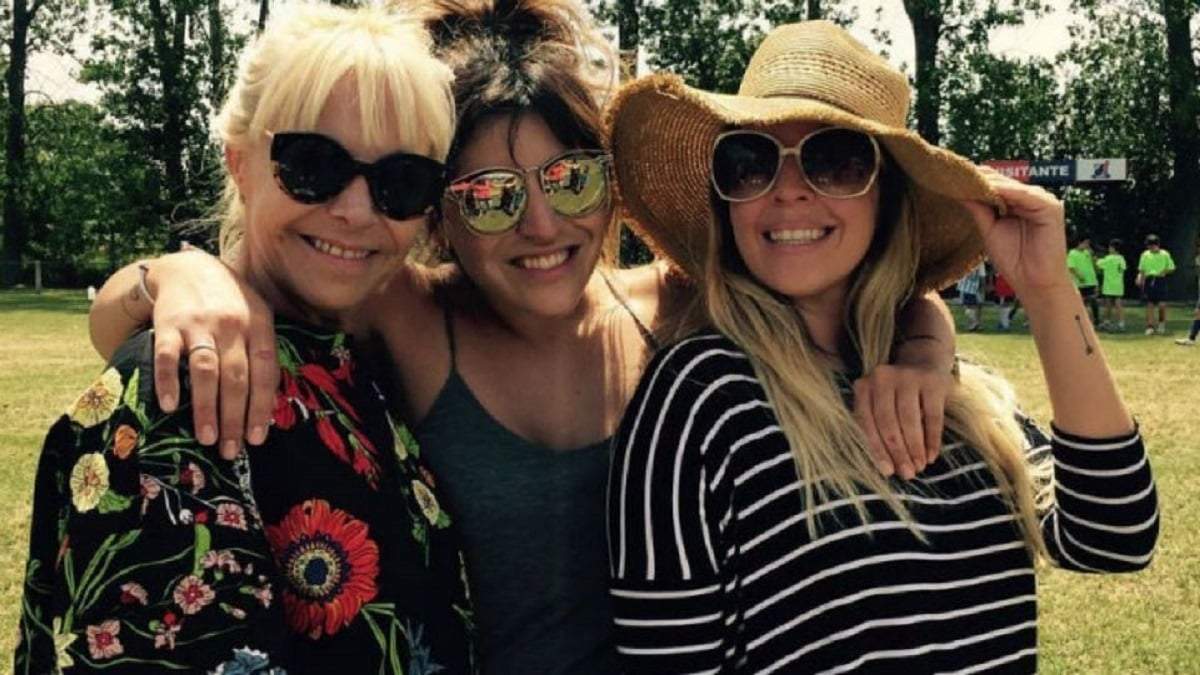 Claudia Viallafañe, Giannina y Dalma Maradona. Fuente: (Instagram)