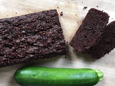 Torta de chocolate y zucchini: ingeniatelas con esta receta para camuflarle las verduras a tus hijos en un postre